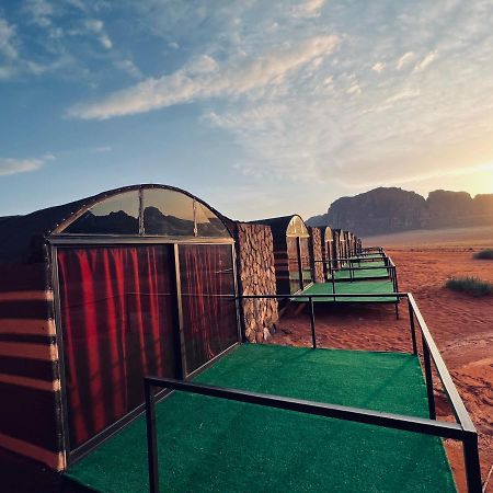Wadi Rum Shooting Stars Camp Екстериор снимка